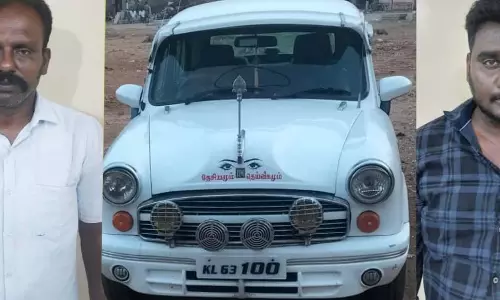 லாட்டரி சீட்டுகள் விற்ற 4 பேர் கைது லாட்டரி சீட்டுகள் விற்ற 4 பேர் கைது