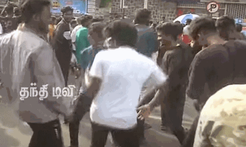 சென்னை அண்ணாசாலை பகுதியில்   ஹேப்பி ஸ்ட்ரீட் நிகழ்ச்சி... உற்சாகத்துடன் நடனமாடிய மக்கள்