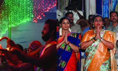 திருக்காஞ்சி புஷ்கரணி விழாவில் ஆந்திர மந்திரி ரோஜா தரிசனம்