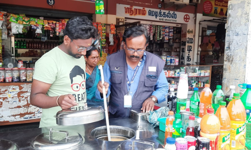 கடத்தூரில்குளிர்பான கடைகளில் உணவு பாதுகாப்பு துறை அதிகாரிகள் ஆய்வு