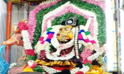 பராசக்தி மாரியம்மன் கோவிலில் கயிறு குத்து திருவிழா