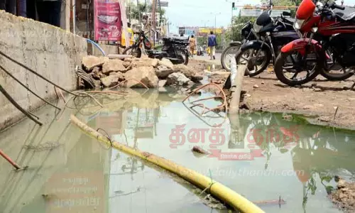 ஈரோடு சத்திரோட்டில்10 நாட்களாக தேங்கி நிற்கும் கழிவுநீர்;நடவடிக்கை எடுக்கப்படுமா? ஈரோடு சத்திரோட்டில்10 நாட்களாக தேங்கி நிற்கும் கழிவுநீர்;நடவடிக்கை எடுக்கப்படுமா?