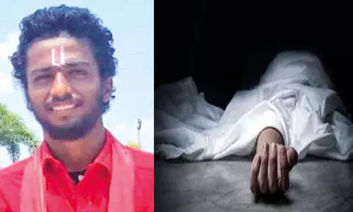 என்ஜினீயரிங் கல்லூரி மாணவர் மர்மச்சாவு; மாமல்லபுரம் அருகே அழுகிய நிலையில் உடல் மீட்பு என்ஜினீயரிங் கல்லூரி மாணவர் மர்மச்சாவு; மாமல்லபுரம் அருகே அழுகிய நிலையில் உடல் மீட்பு