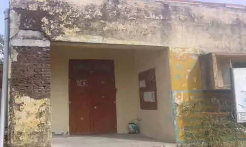 சுல்தான்பேட்டையில் இடிந்து விழும் நிலையில் தோட்டக்கலைத்துைற அலுவலகம்-உடனடியாக சீரமைக்க பொதுமக்கள் கோரிக்கை