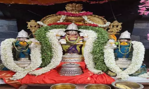 ஏகாதசியையொட்டி காரமடை அரங்கநாதசுவாமி கோவிலில் சிறப்பு வழிபாடு ஏகாதசியையொட்டி காரமடை அரங்கநாதசுவாமி கோவிலில் சிறப்பு வழிபாடு