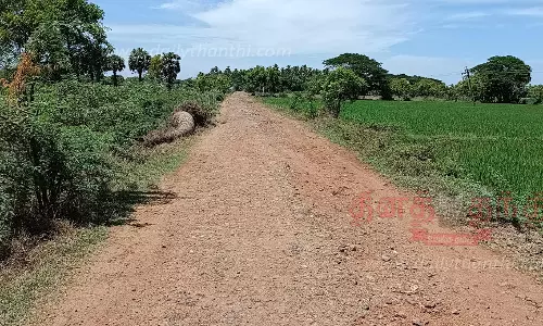 சேதமடைந்த சாலையை சீரமைக்க வேண்டும்