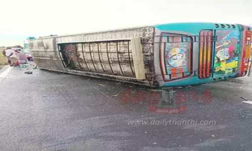 மினிவேன் கவிழ்ந்து விபத்து; 15 பேர் படுகாயம்