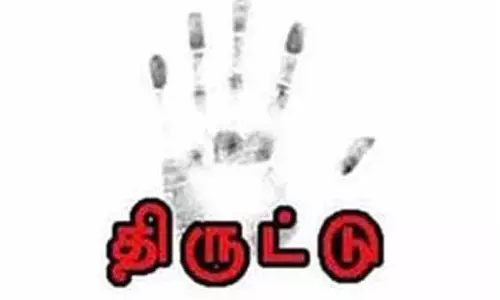 திருக்கோவிலூர் அருகே வீட்டின் பூட்டை உடைத்து ரூ.4 லட்சம் நகை-பணம் திருட்டு திருக்கோவிலூர் அருகே வீட்டின் பூட்டை உடைத்து ரூ.4 லட்சம் நகை-பணம் திருட்டு