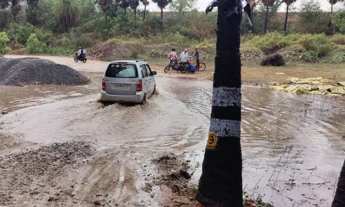 இடி-மின்னலுடன் பலத்த மழை இடி-மின்னலுடன் பலத்த மழை