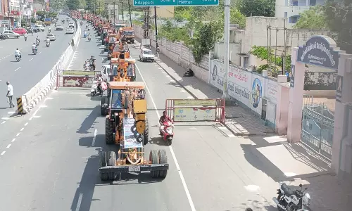 திருச்செங்கோட்டில் கிரேன் விழிப்புணர்வு ஊர்வலம்