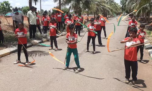 நாமக்கல் அருகே மாவட்ட சிலம்பம் போட்டி 300 வீரர், வீராங்கனைகள் பங்கேற்பு