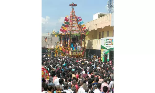 ஜலநாத ஈஸ்வரர் கோவில் தேரோட்டம்