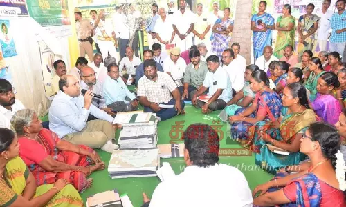 பெருமுகை ஊராட்சியில் சிறப்பு கிராம சபை கூட்டம்: மழைநீர் சேகரிப்பை மக்கள் இயக்கமாக முன்னெடுக்க வேண்டும்- கலெக்டர் எச்.கிருஷ்ணனுண்ணி பேச்சு