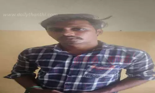 மனைவியின் கள்ளக்காதலனை ஓட ஓட விரட்டி வெட்டிய நண்பர் போலீசில் சரண்