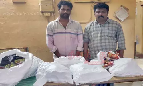 புகையிலை பொருட்கள் கடத்திய 2 பேர் கைது