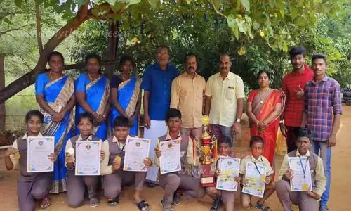 சிலம்பம் போட்டியில் வெற்றி பெற்ற மாணவர்களுக்கு பாராட்டு