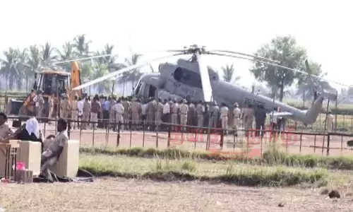 பிரதமர் மோடியின் பாதுகாப்பு ஹெலிகாப்டர் சேற்றில் சிக்கியது