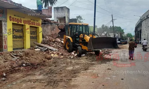 வாணியம்பாடி அருகே 3-வது நாளாக ஆக்கிரமிப்புகள் அகற்றம்
