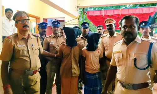 தாய்-மகன் கொலை வழக்கில் 2 வாலிபர்கள் கைது தாய்-மகன் கொலை வழக்கில் 2 வாலிபர்கள் கைது
