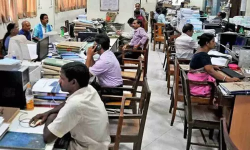 பஞ்சாப் அரசு அலுவலகங்களில் புதிய பணி நேரம் அமலுக்கு வந்தது காலை 7.30 முதல் 2 மணி வரை செயல்பட தொடங்கின