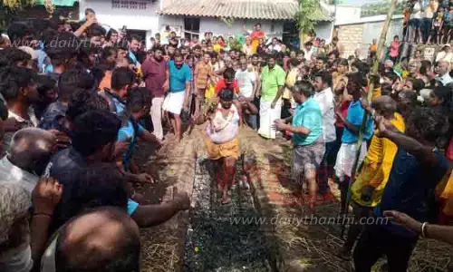 தவுட்டுப்பாளையம் மகா மாரியம்மன் கோவிலில் தீமிதி திருவிழா