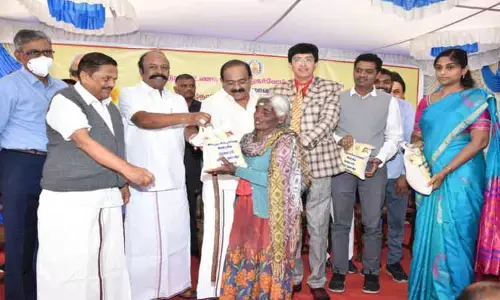 நீலகிரி மாவட்டத்தில் ரேஷன் கடைகளில் கேழ்வரகு வினியோகம்-அமைச்சர்கள் தொடங்கி வைத்தனர் நீலகிரி மாவட்டத்தில் ரேஷன் கடைகளில் கேழ்வரகு வினியோகம்-அமைச்சர்கள் தொடங்கி வைத்தனர்