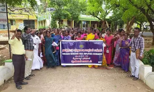 சத்துணவு ஊழியர்கள் ஆர்ப்பாட்டம்