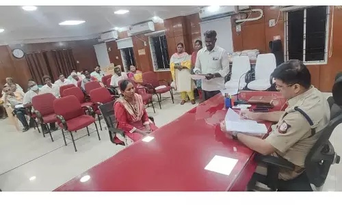 விழுப்புரம் போலீஸ் சூப்பிரண்டு அலுவலகத்தில்பொதுமக்கள் குறைதீர்ப்பு கூட்டம் விழுப்புரம் போலீஸ் சூப்பிரண்டு அலுவலகத்தில்பொதுமக்கள் குறைதீர்ப்பு கூட்டம்