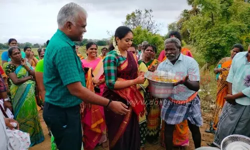 வாய்க்கால் தூர்வாரும் பணி