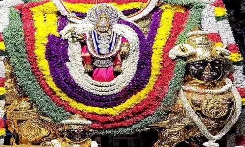 காமதேனு வாகனத்தில் அம்மன்