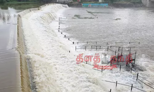 கொடிவேரி அணையில் வெள்ளப்பெருக்கு; சுற்றுலா பயணிகள் குளிக்க தடை