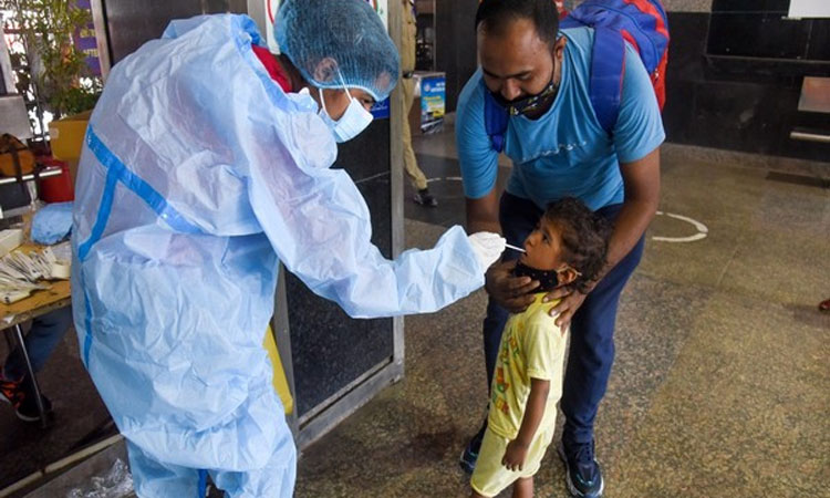 சற்று அதிகரித்த தினசரி கொரோனா பாதிப்பு: இந்தியாவில் ஒரே நாளில் 3,962 பேருக்கு தொற்று உறுதி