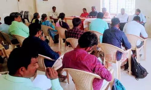 விவசாயிகளின் விவரங்களை இணையதளத்தில் பதிவேற்றம் செய்வது குறித்து சிறப்பு முகாம்