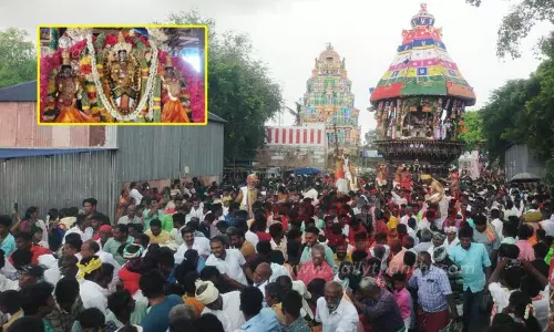 விடாமல் பெய்த கனமழை: திருக்கோஷ்டியூர் சவுமியநாராயண பெருமாள் கோவில் தேரோட்டம் பாதியில் நிறுத்தம்-இன்று மீண்டும் நடக்கிறது