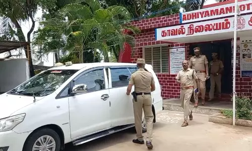 அதியமான்கோட்டை போலீஸ் நிலையத்தில்தர்மபுரி மாவட்ட சூப்பிரண்டு திடீர் ஆய்வு