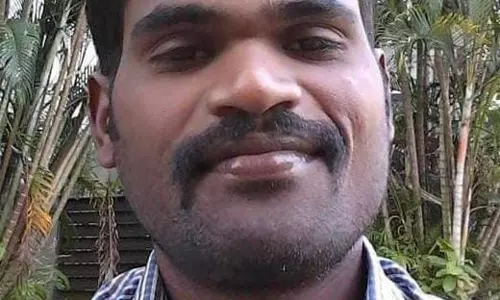 மோட்டார் சைக்கிள் மரத்தில் மோதி கணவர் பலி