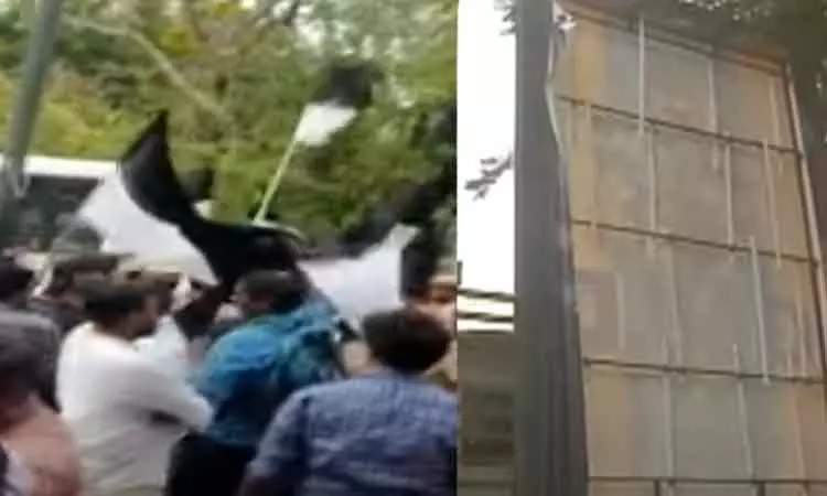 தி கேரளா ஸ்டோரி..! திரையரங்கில் பேனர்களை கிழித்து போராட்டத்தில் ஈடுபட்ட தமுமுக கட்சியினர் - சென்னையில் பரபரப்பு