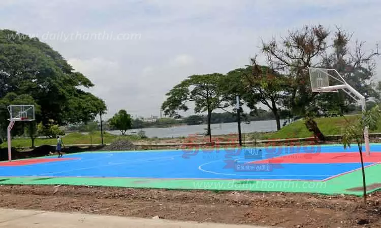 முத்தண்ணன் குளக்கரையில் விளையாட்டு மைதானம்