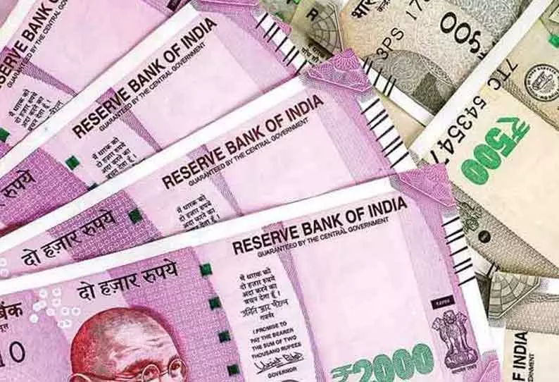 குமரியில்அதிக பாரம் ஏற்றிய 2 வாகனங்களுக்கு ரூ.1.36 லட்சம் அபராதம்கலெக்டர் ஸ்ரீதர் தகவல்