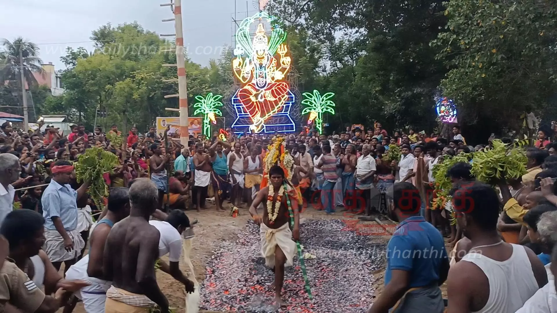 திரவுபதி அம்மன் கோவில் தீமிதி திருவிழா திரவுபதி அம்மன் கோவில் தீமிதி திருவிழா