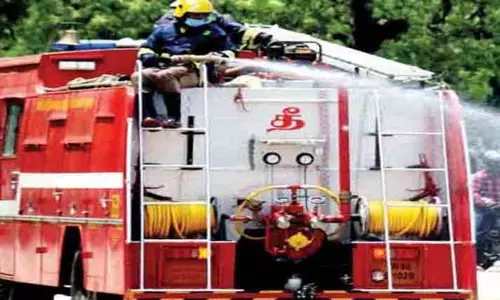 கிண்டி தனியார் வங்கி அலுவலக சர்வர் அறையில் திடீர் புகை மூட்டம் கிண்டி தனியார் வங்கி அலுவலக சர்வர் அறையில் திடீர் புகை மூட்டம்