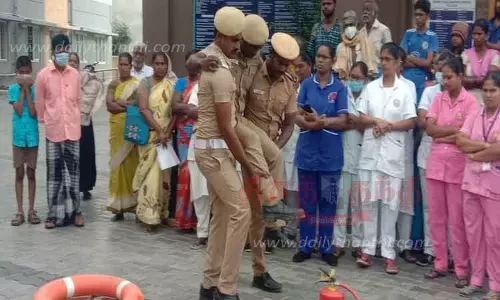 ஆஸ்பத்திரி பணியாளர்களுக்கு தீத்தடுப்பு ஒத்திகை