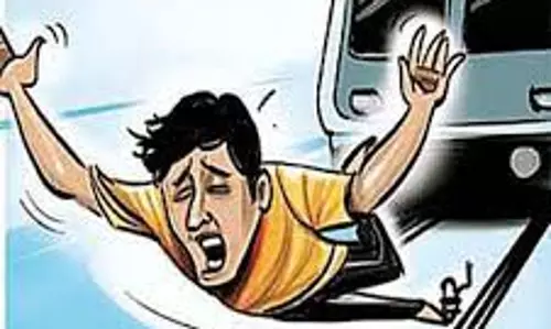 ரெயில் மோதி வாலிபர் பலி