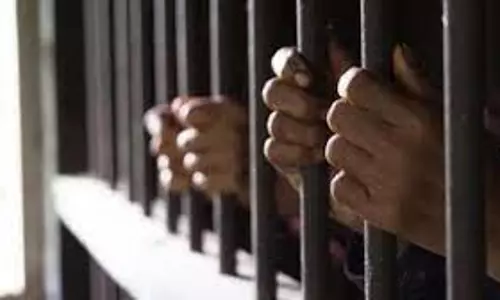 பெண்ணிடம் நகை பறித்த 2 பேருக்கு 3 ஆண்டு சிறை தண்டனை