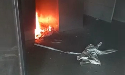 ஆற்காடு அருகே ஏ.டி.எம்.மையம் தீப்பிடித்து எரிந்ததால் பரபரப்பு