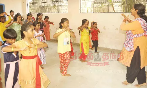 பள்ளி மாணவர்களுக்கான கோடை கால கலை பயிற்சி முகாம் தொடங்கியது பள்ளி மாணவர்களுக்கான கோடை கால கலை பயிற்சி முகாம் தொடங்கியது