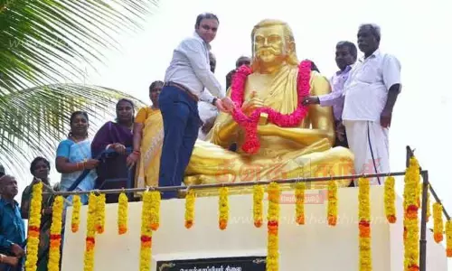 தொல்காப்பியர் சிலைக்கு அரசு சார்பில் மாலை தொல்காப்பியர் சிலைக்கு அரசு சார்பில் மாலை