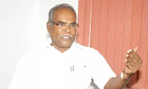 வரம்புகளை மீறி அரசியல்வாதி போல தமிழக கவா்னர் செயல்படுகிறார் -கே.பாலகிருஷ்ணன் பேட்டி