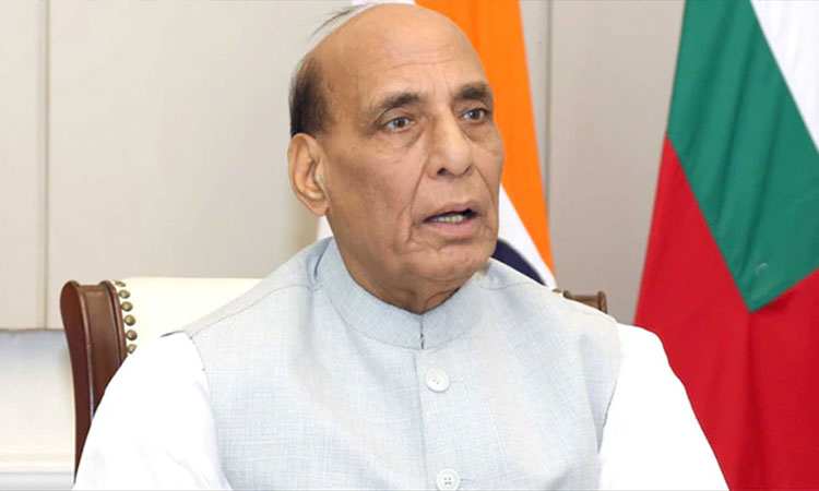 ஜம்மு:  ராணுவ வீரர்கள் மரணம்; ரஜோரி பகுதிக்கு ஹெலிகாப்டரில் சென்றடைந்த மத்திய மந்திரி ராஜ்நாத் சிங்