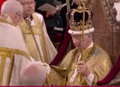 சார்லஸ் மன்னராக முடிசூட்டப்பட்டார் கிரீடம் அணிவிக்கப்பட்டது சார்லஸ் மன்னராக முடிசூட்டப்பட்டார் கிரீடம் அணிவிக்கப்பட்டது